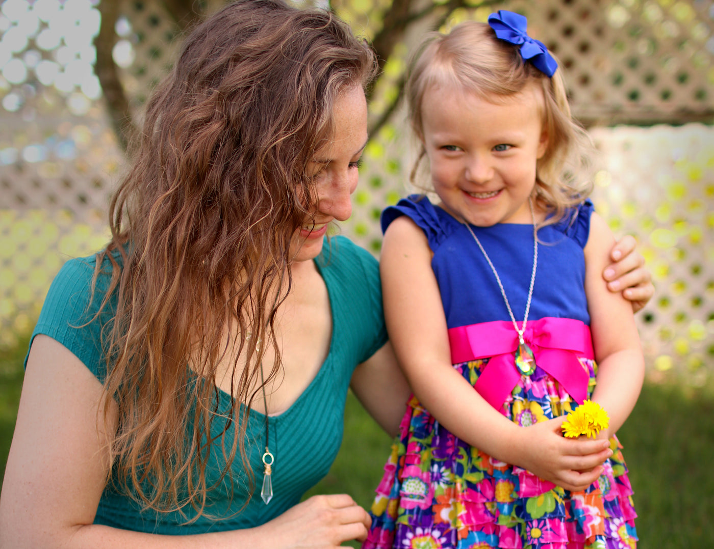 Mom & Daughter Sell Tea Together!
